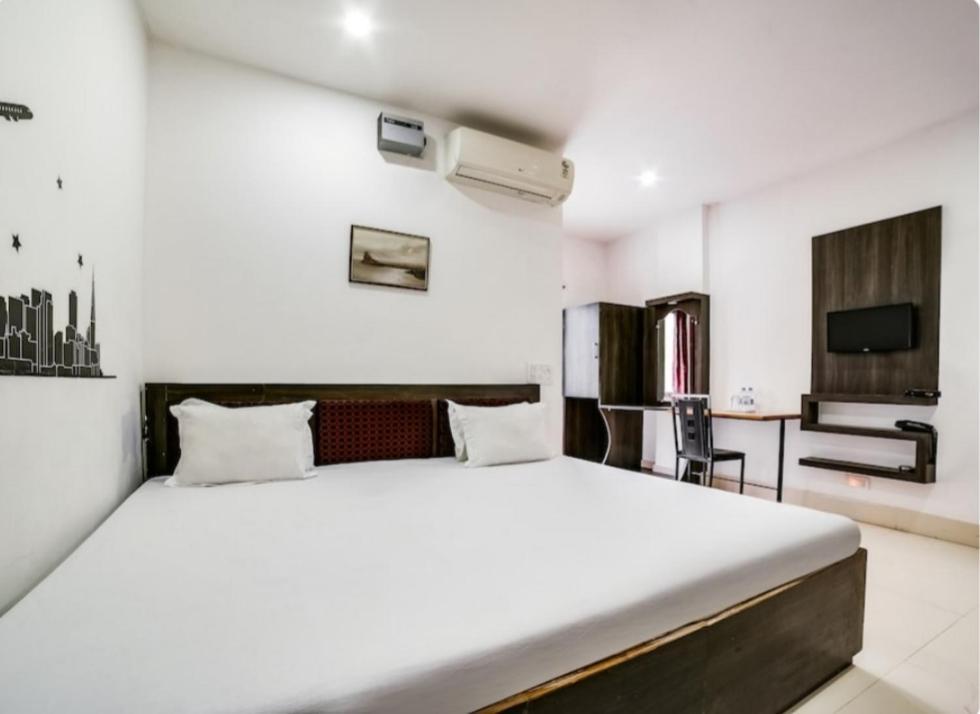 Hotel Executive Inn Hailakandi Esterno foto