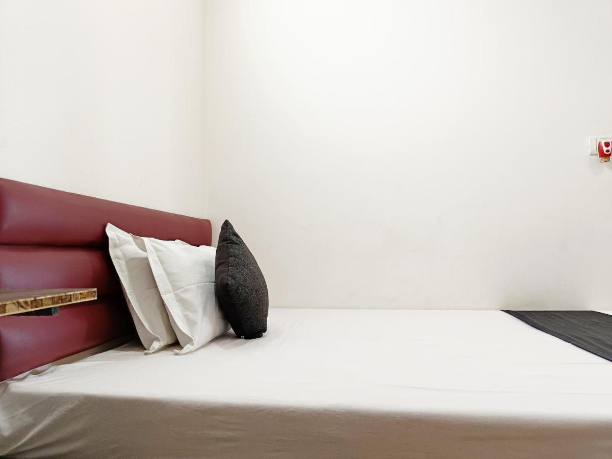Hotel Executive Inn Hailakandi Esterno foto