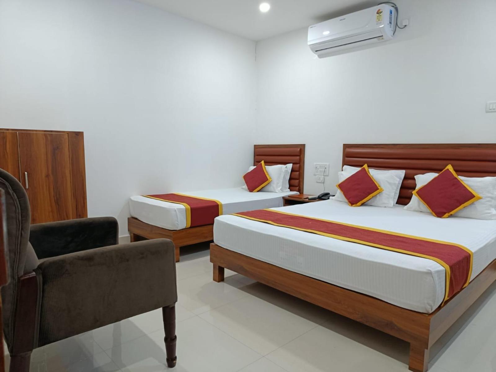 Hotel Executive Inn Hailakandi Esterno foto