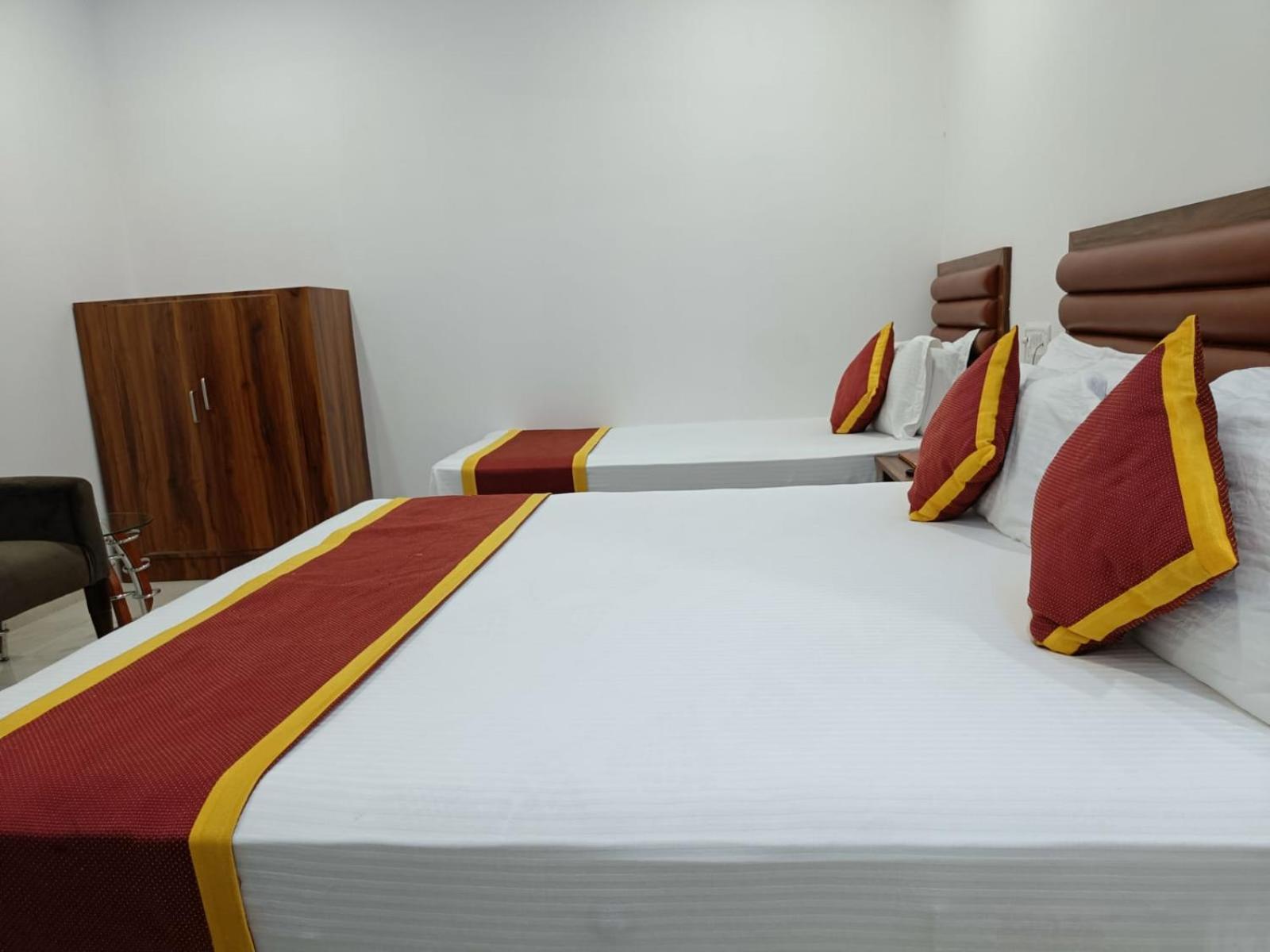 Hotel Executive Inn Hailakandi Esterno foto