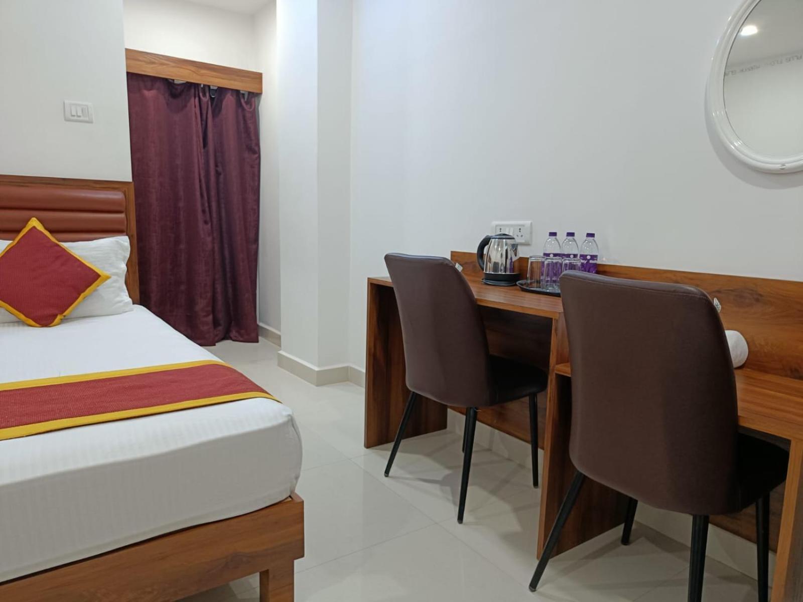Hotel Executive Inn Hailakandi Esterno foto