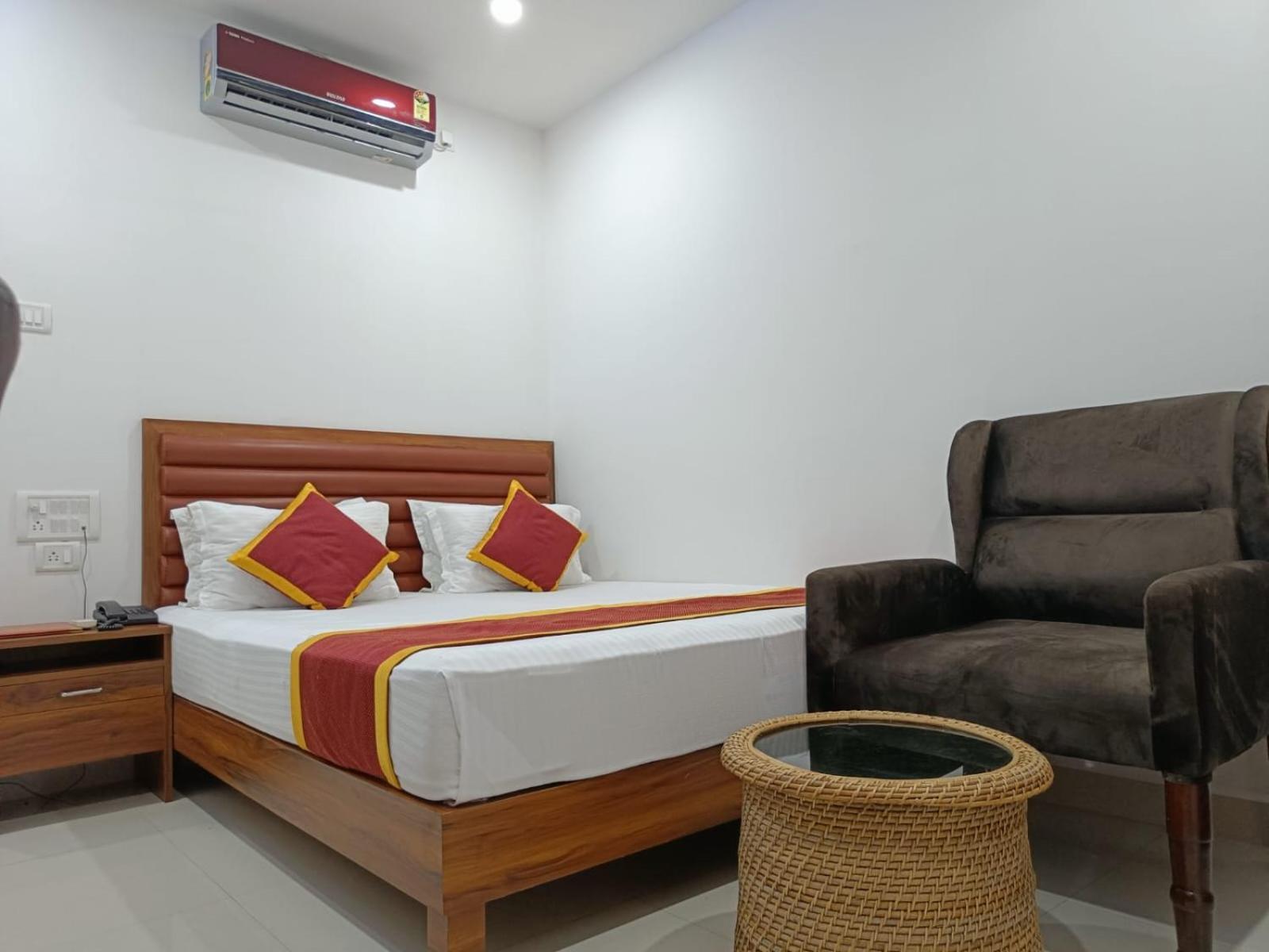 Hotel Executive Inn Hailakandi Esterno foto