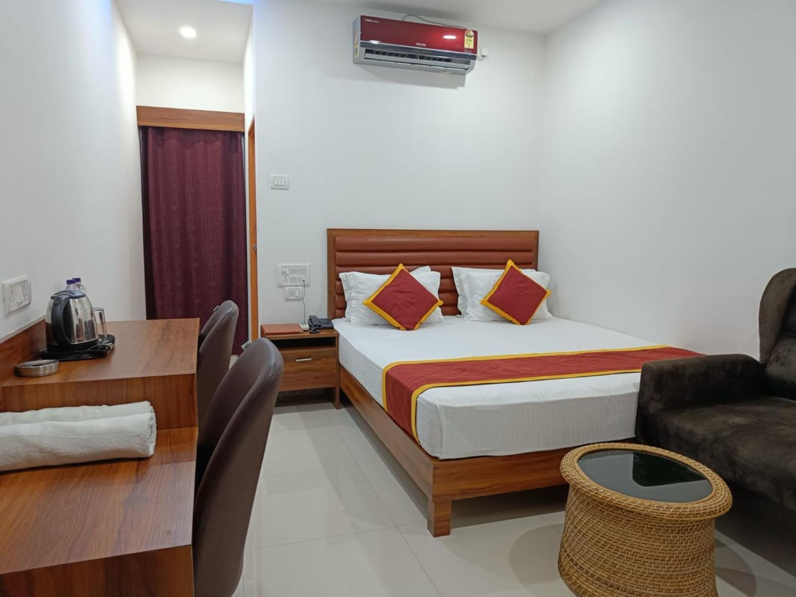 Hotel Executive Inn Hailakandi Esterno foto