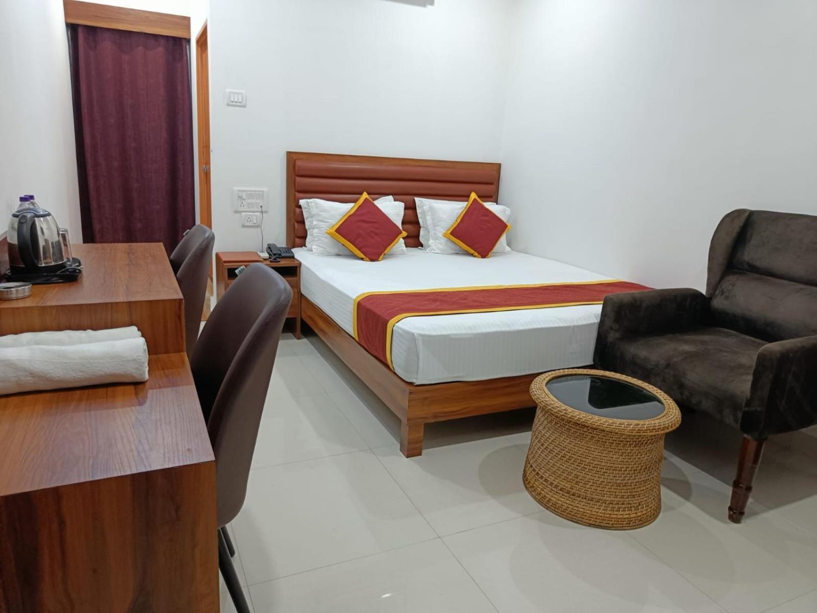 Hotel Executive Inn Hailakandi Esterno foto