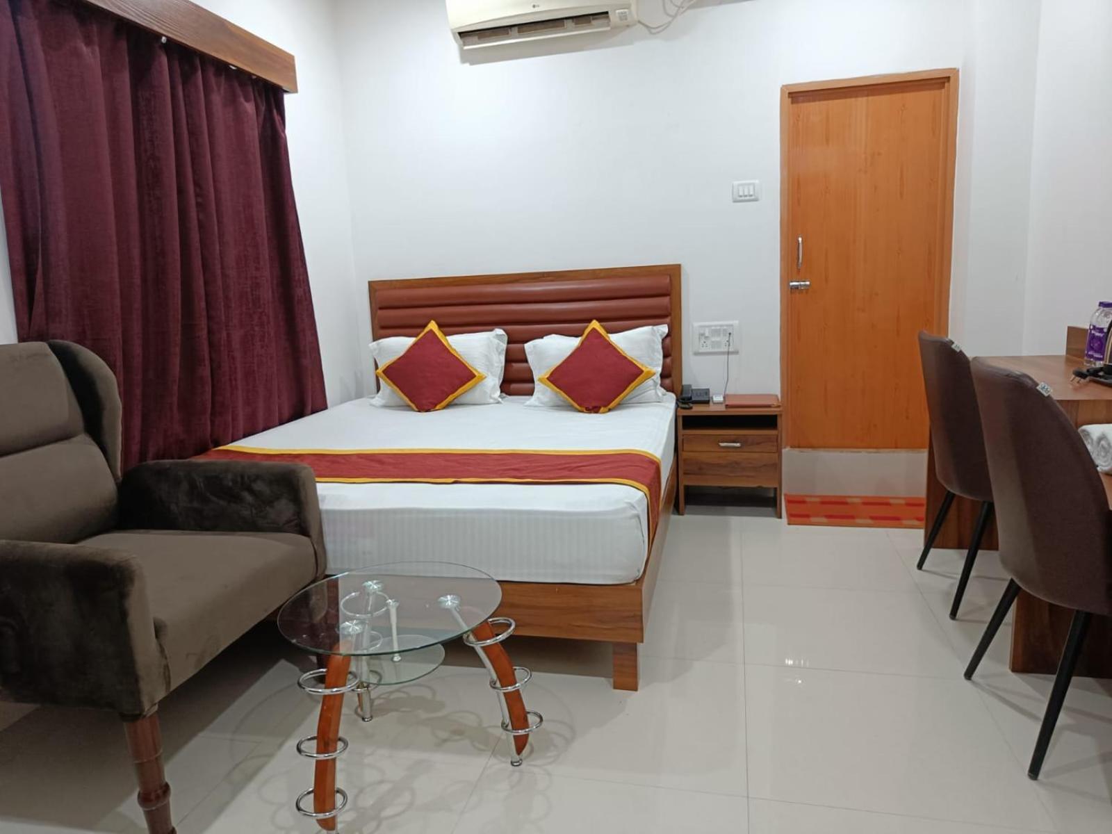 Hotel Executive Inn Hailakandi Esterno foto