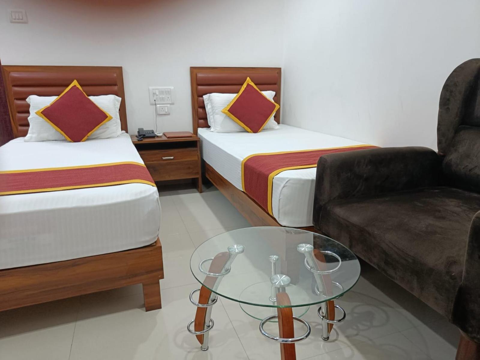Hotel Executive Inn Hailakandi Esterno foto
