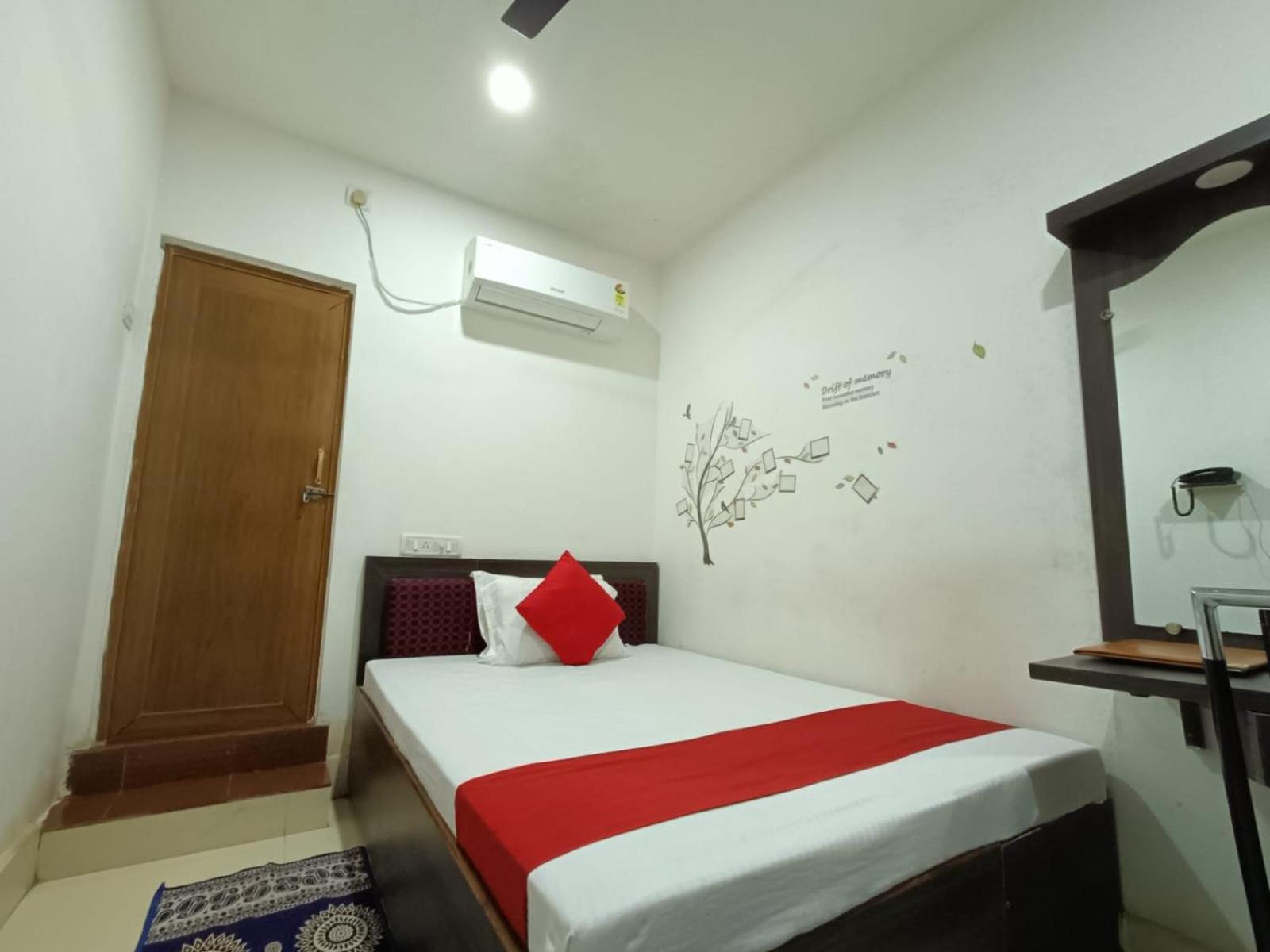 Hotel Executive Inn Hailakandi Esterno foto