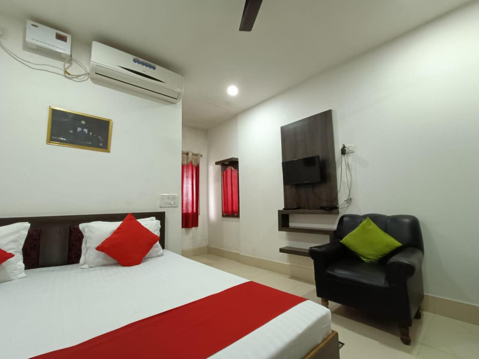 Hotel Executive Inn Hailakandi Esterno foto